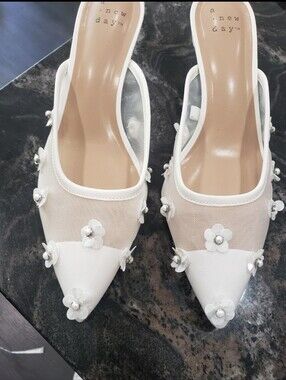 a new day White Floral Mesh Pointed-Toe Slingback Mules. Size 10